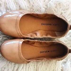 Lucky brand eleesia flats tan patent size 7